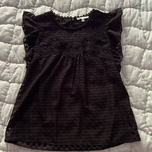 Size medium flutter sleeve blouse by DR2